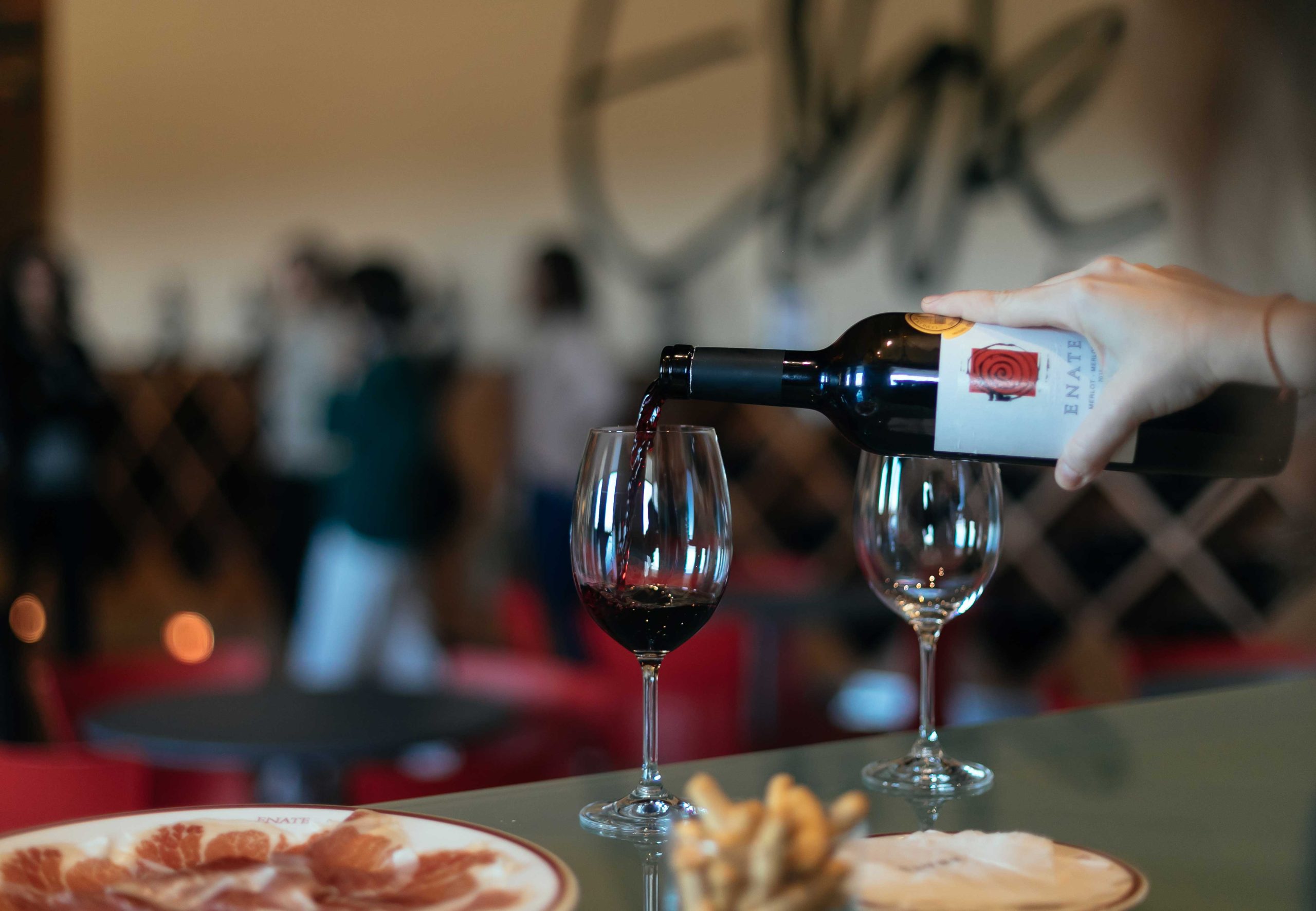 Por qué la copa es el recipiente ideal para tomar vino? - Radio 3 Cadena  Patagonia
